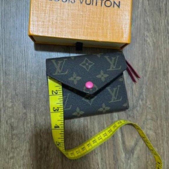 Louis Vuitton Zoe Wallet with box - Picture 9 of 13